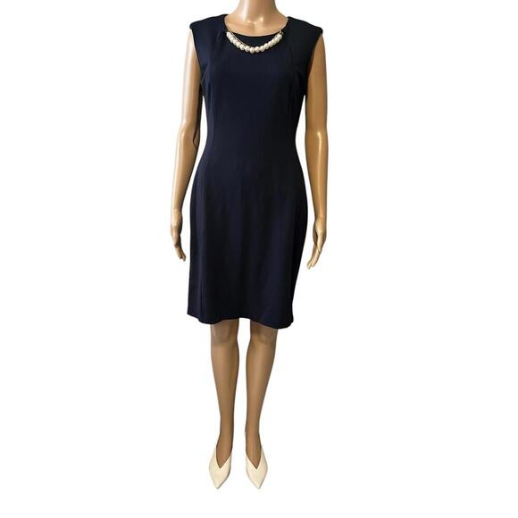 Elegant Black Dress with Pearl Accents - Picture 2 of 7